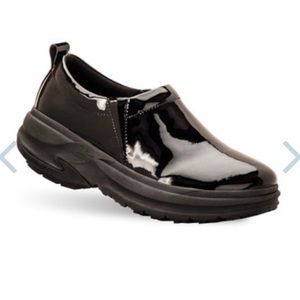 Gravity Defy Emma Clogs